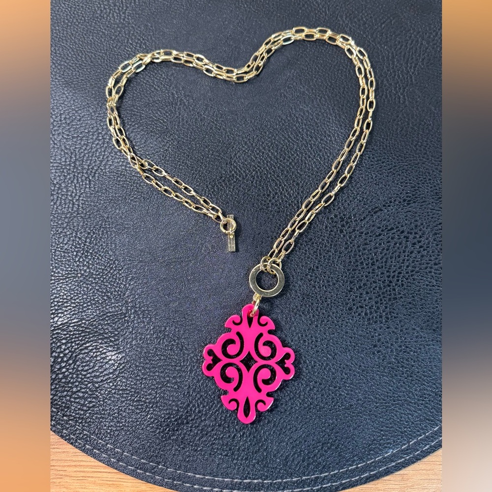 ZENZII‎ NWOT Gold and Pink Pendant Necklace